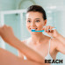 Зубная щетка средней жесткости Reach Ультра Белизна 1 шт, цвет в ассортименте